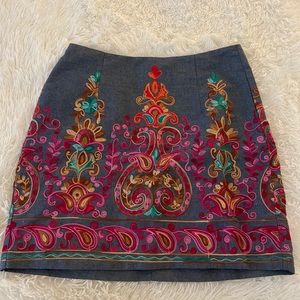 Embroidered skirt with zipper